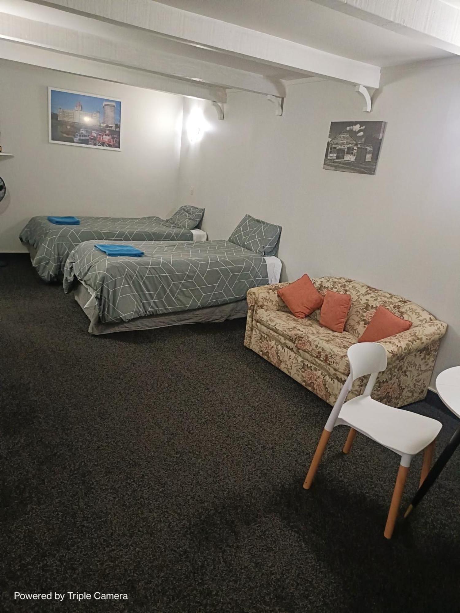 The Cave Motel Левин Экстерьер фото